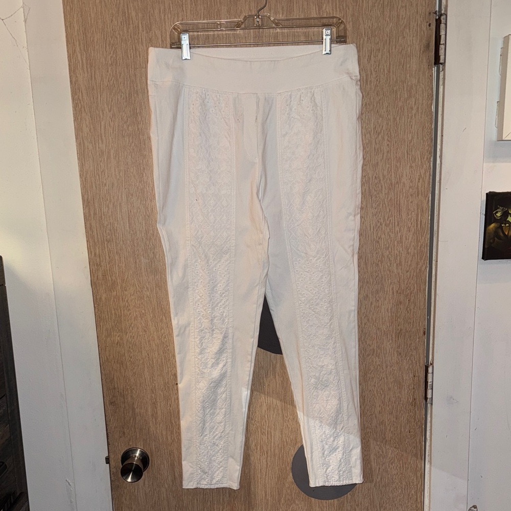 Chico's White Lace Front Pants